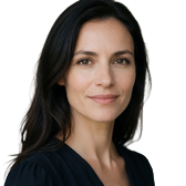Portrait der Gewinnerin Lena S. mit langen dunklen Haaren und selbstbewusstem L&auml;cheln