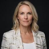 Portrait der Gewinnerin Gilberto D., Unternehmerin mit blonden Haaren